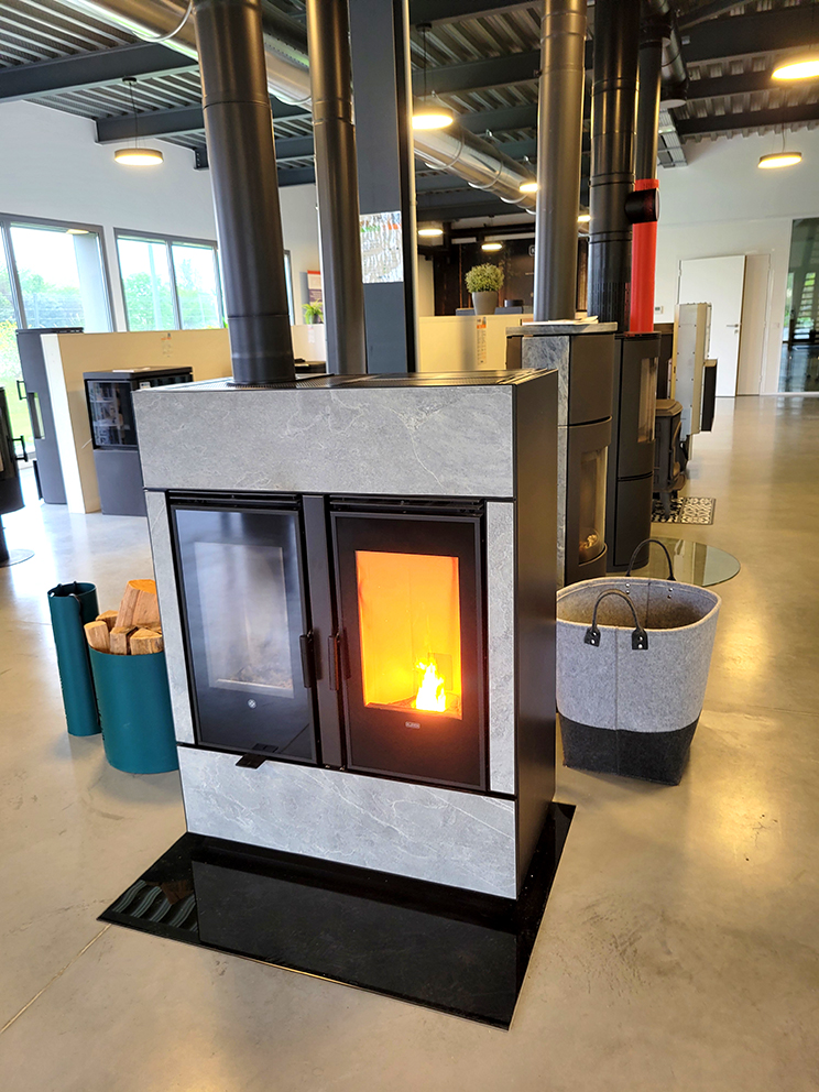 poêle mixte chauffage: bois + granulés pour un chauffage performant, économique et écologique. rendement élevé, autonomie, conseils, prix et installation.