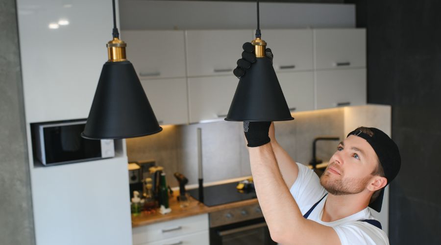 découvrez tout sur l'éclairage des parties communes : guide complet sur les coûts, les types d'installation et les conseils pour un éclairage efficace et économique.