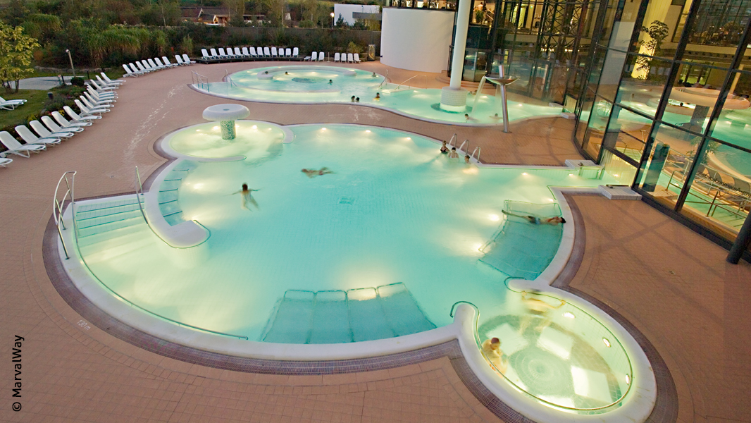 découvrez les normes essentielles pour l'éclairage de piscine et nos conseils pratiques pour une installation sécurisée et esthétique.