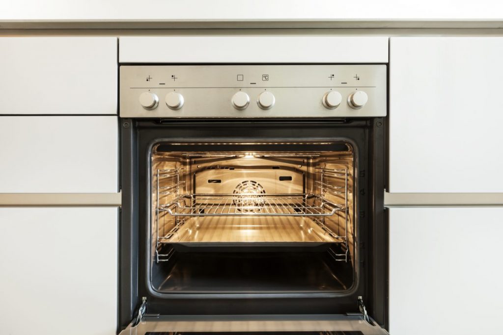 estimez la dépense électrique de votre four lors de la cuisson pour mieux gérer votre consommation d'énergie et réduire vos factures.