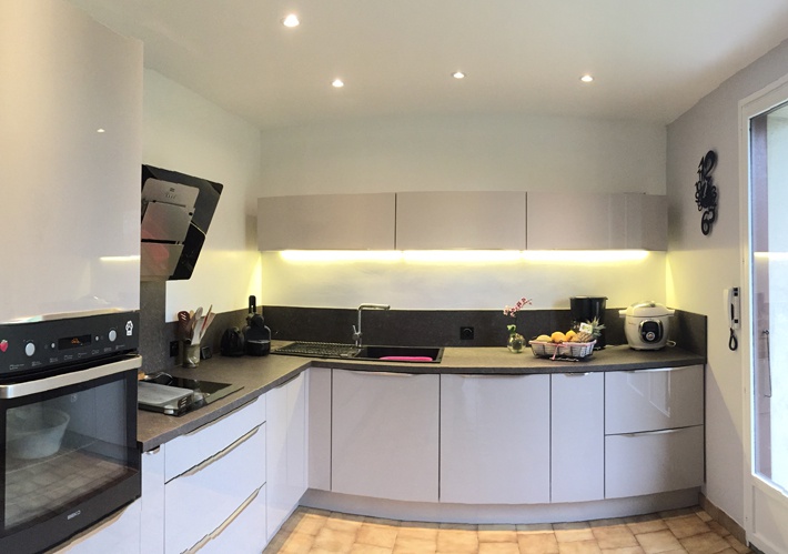 découvrez pourquoi choisir un éclairage led pour votre cuisine est la meilleure option : économie d'énergie, luminosité optimale et design moderne pour un espace convivial et fonctionnel.