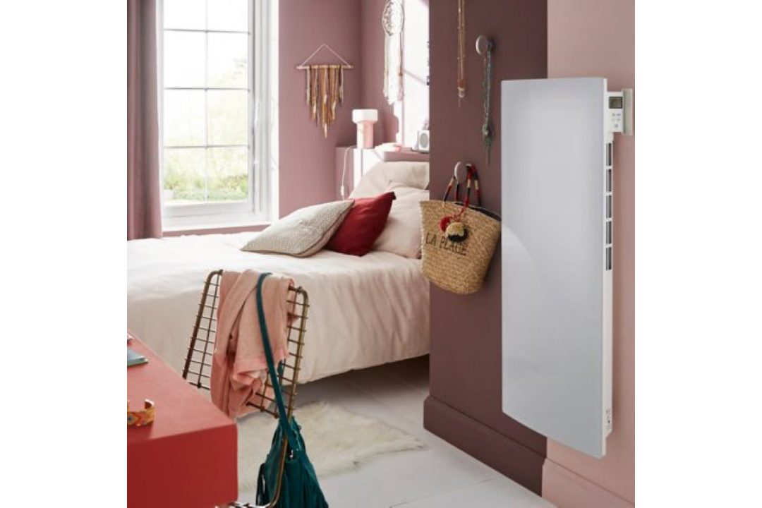 découvrez comment installer un chauffage électrique efficace et adapté pour une chambre, pour un confort optimal toute l'année.